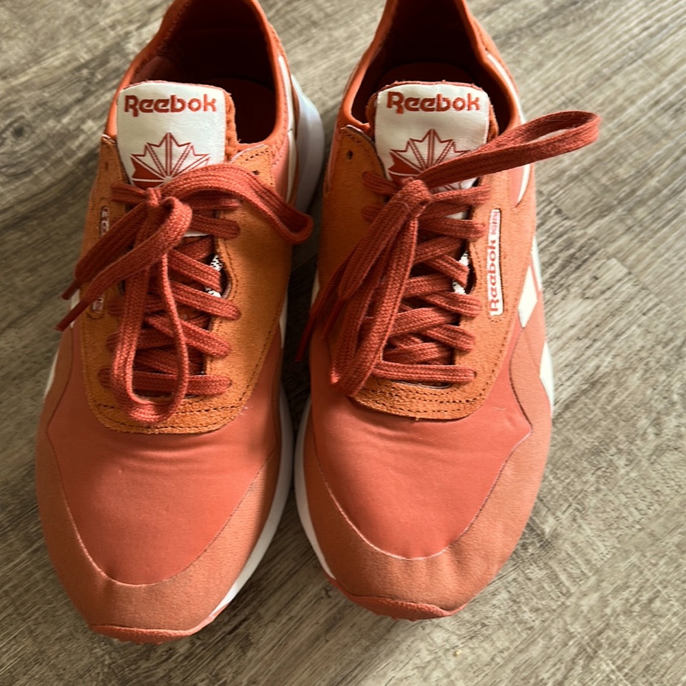 Reebok Classic Nylon SP Sneaker-Women’s size 7.5